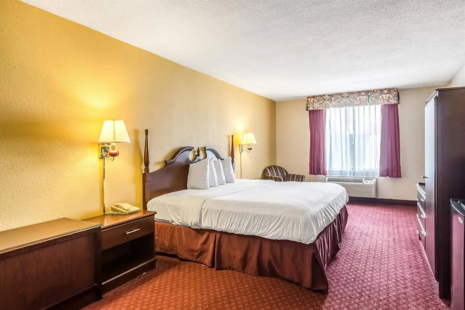 Econo Lodge Inn & Suites Chambersburg Central