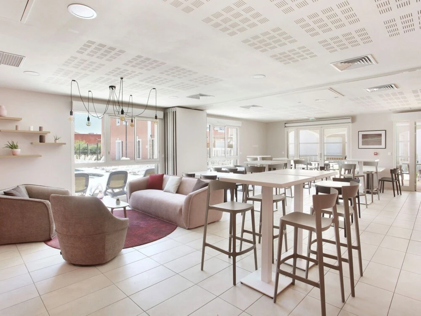 Beautiful Modern Apartment Near the Historic Aïgues Mortes