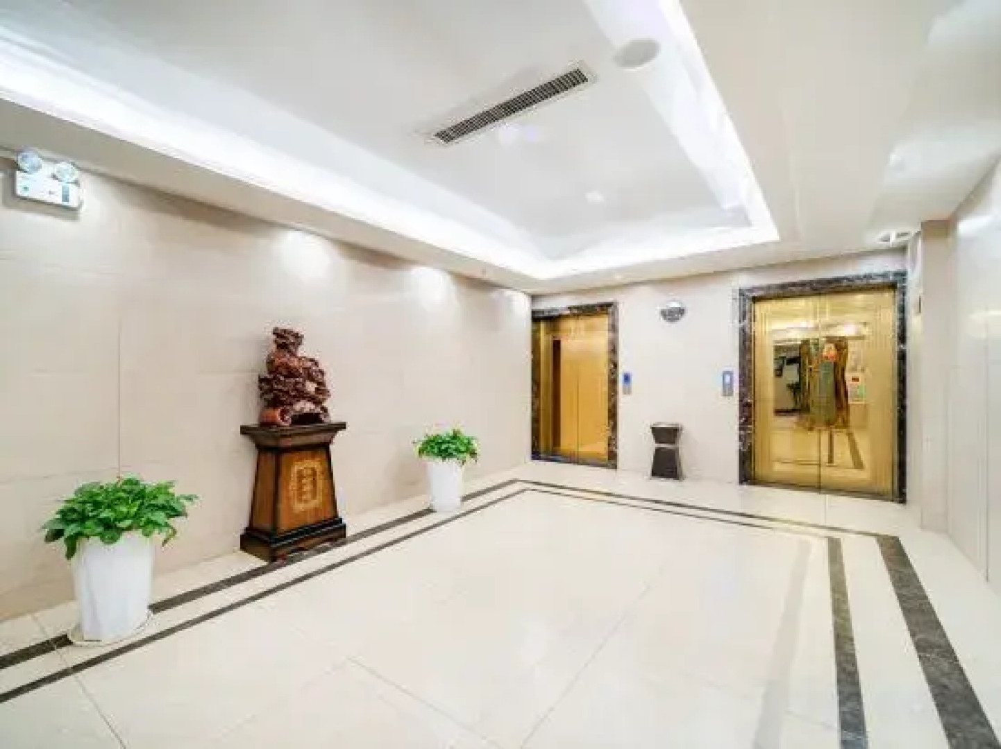 Hami Universal Hotel (Train Station)