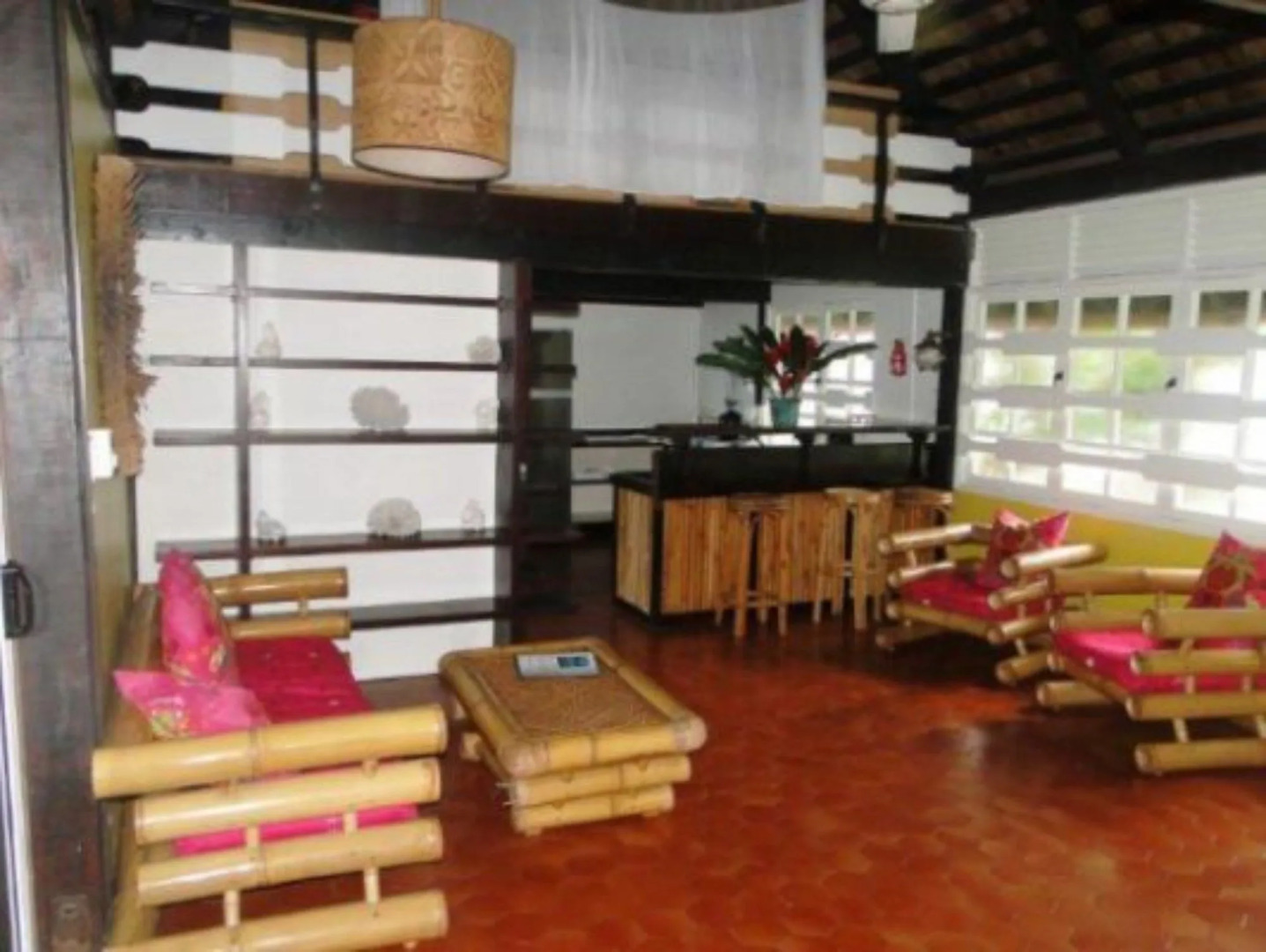 Linareva Moorea Beach Resort