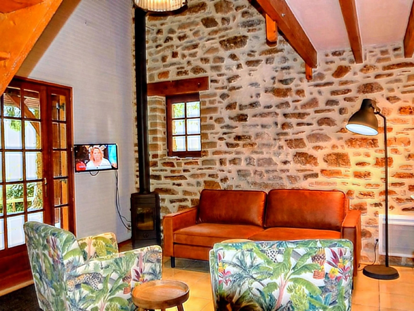 Serene Holiday Home in Cussac with Private Terrace, Barbeque