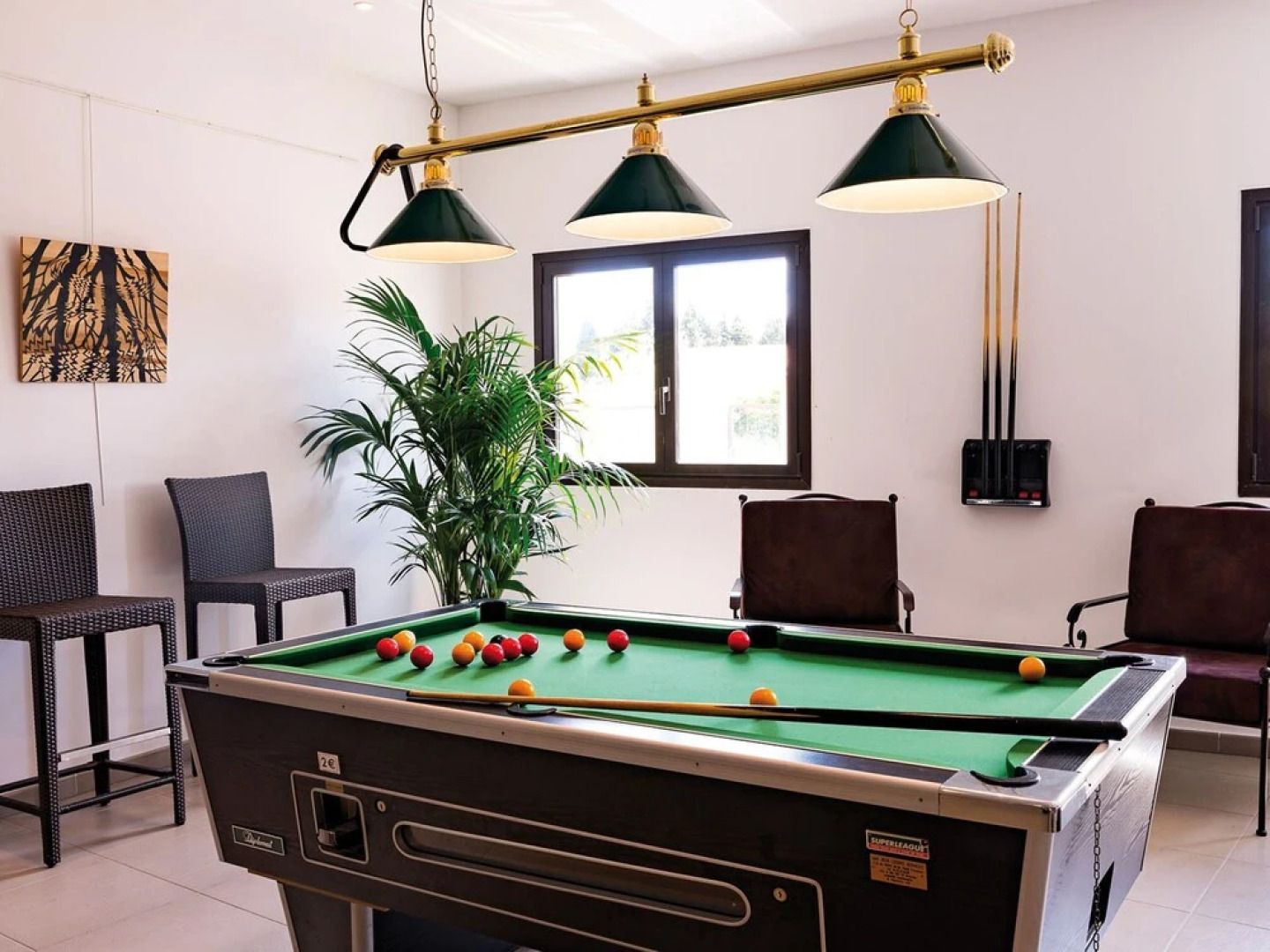 Spacious Holiday Home With Dishwasher and AC, in the Luberon