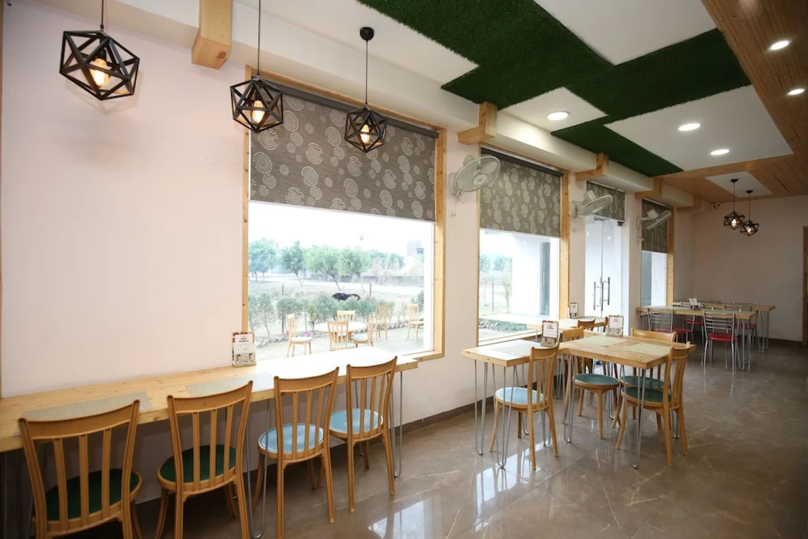 OYO 27743 Hotel Platina