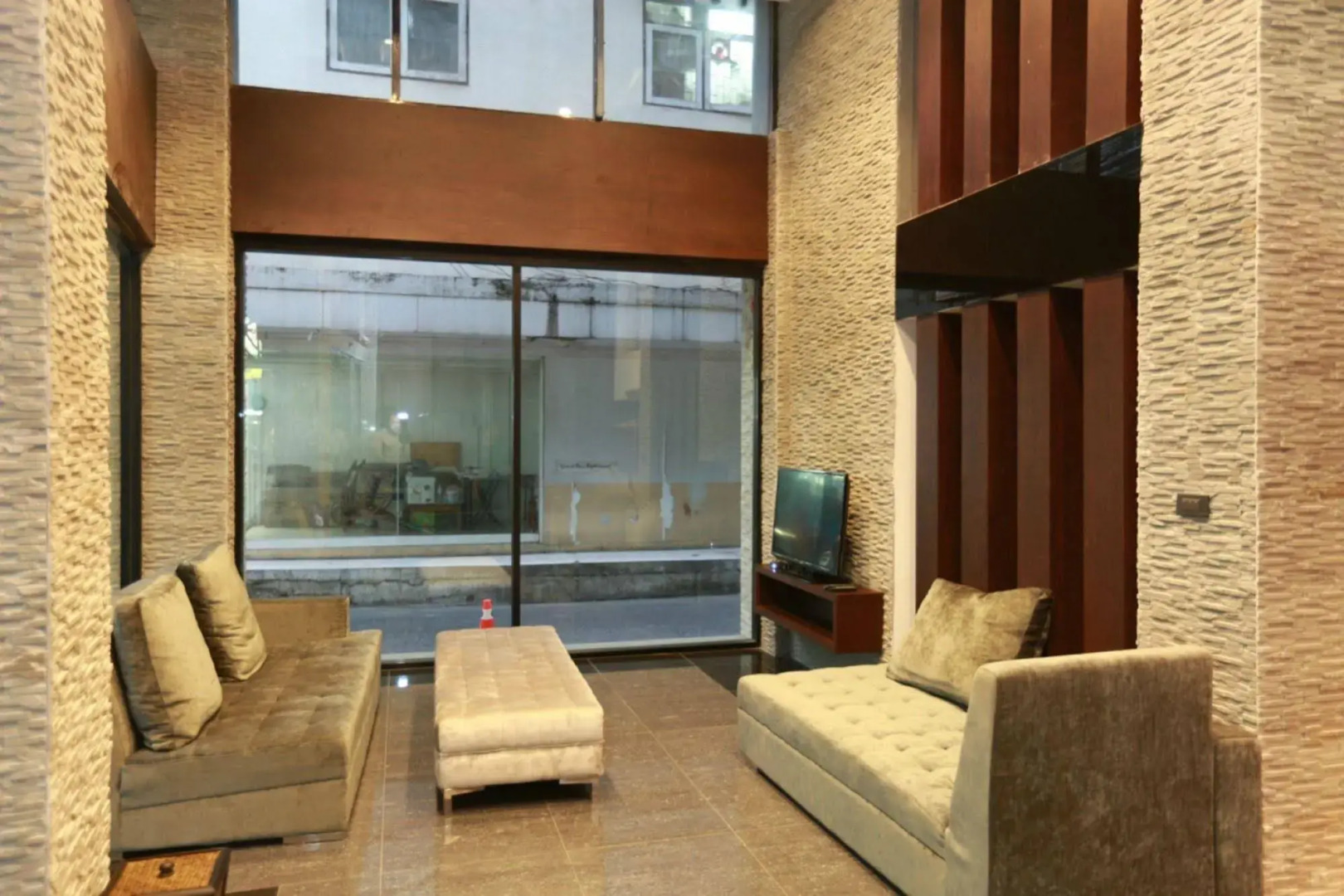 Collection O The Bangkok Airport Link Suite