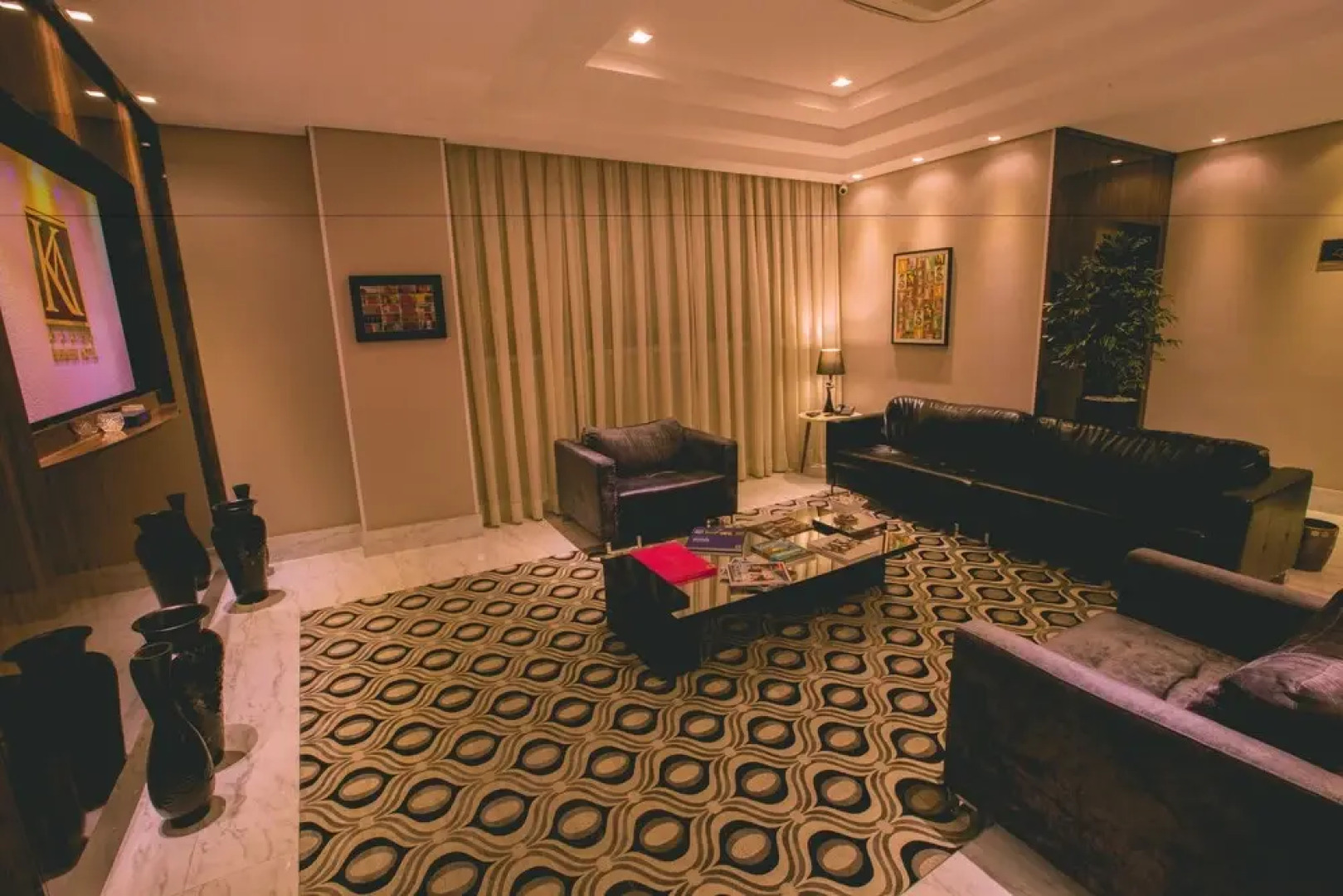 Prado Hotel Business