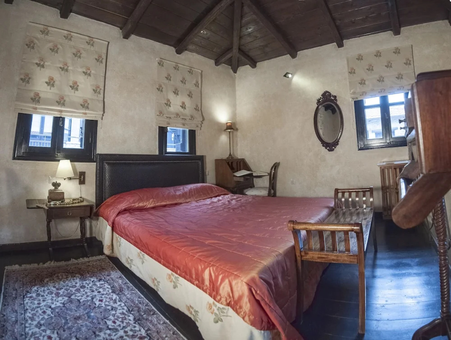 Ostra Menalon Luxury Suites