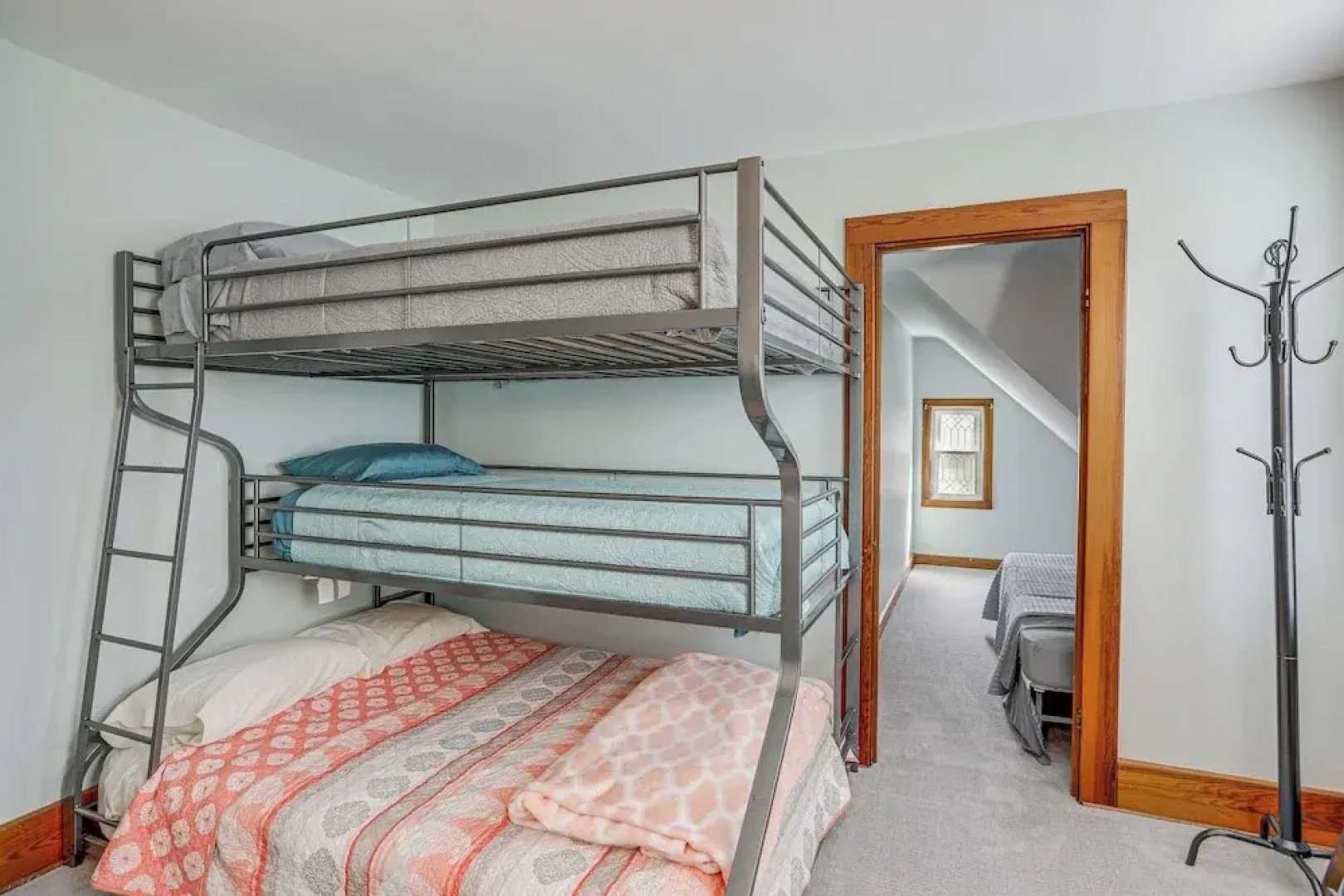 3 Mi to Cedar Point: Sunny Sandusky Home w/ Yard