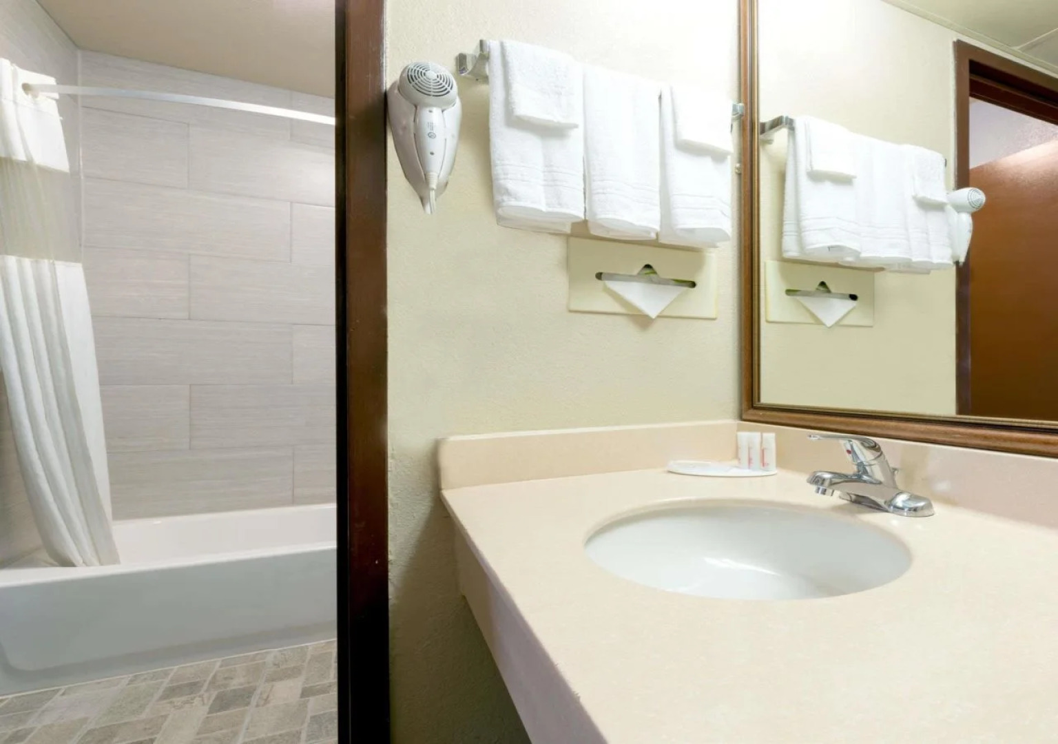 Ramada Louisville Downtown North