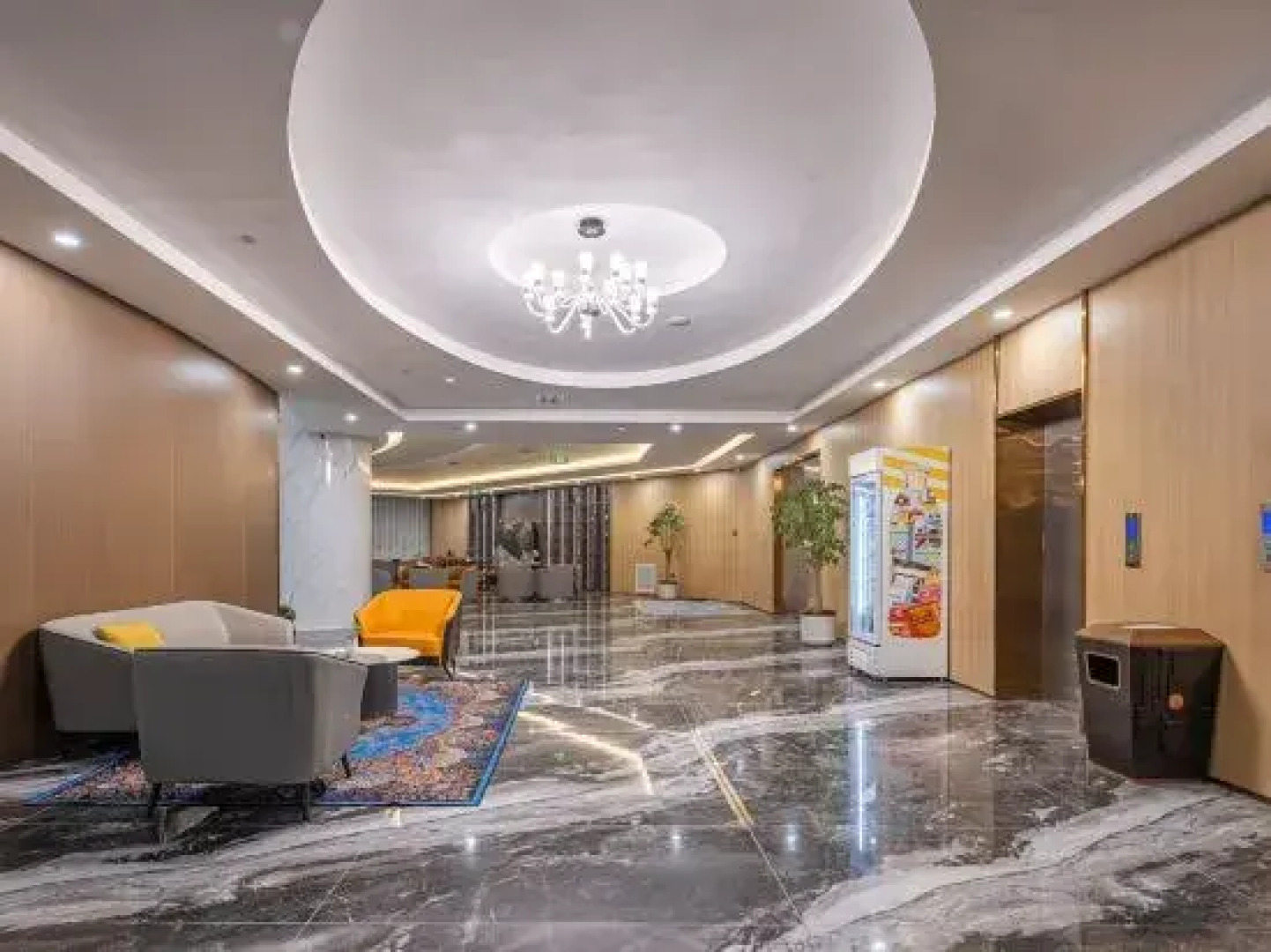 Grand Rezen Hotel Tekesi