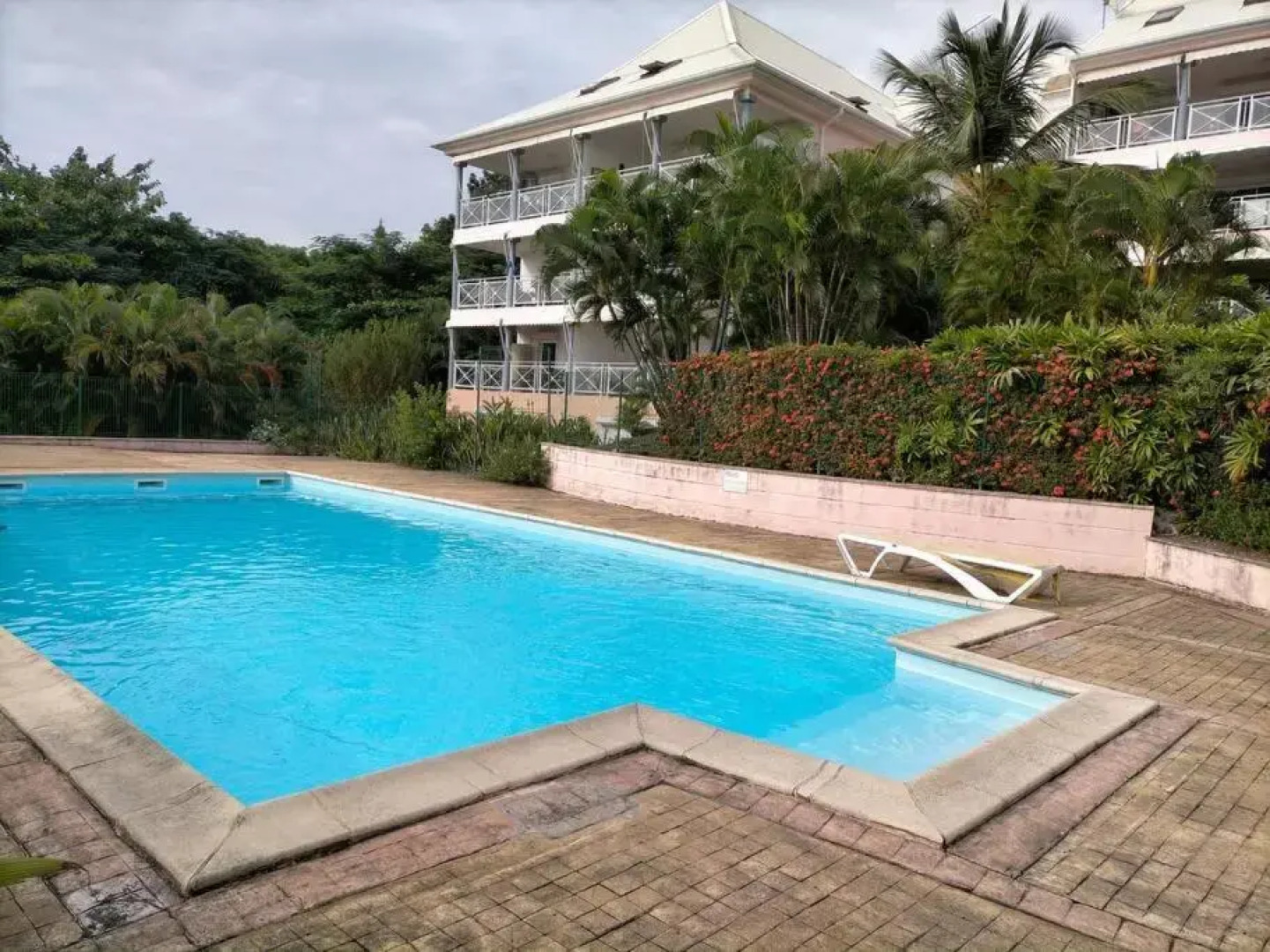 Bel appartement avec piscine, face à la mer