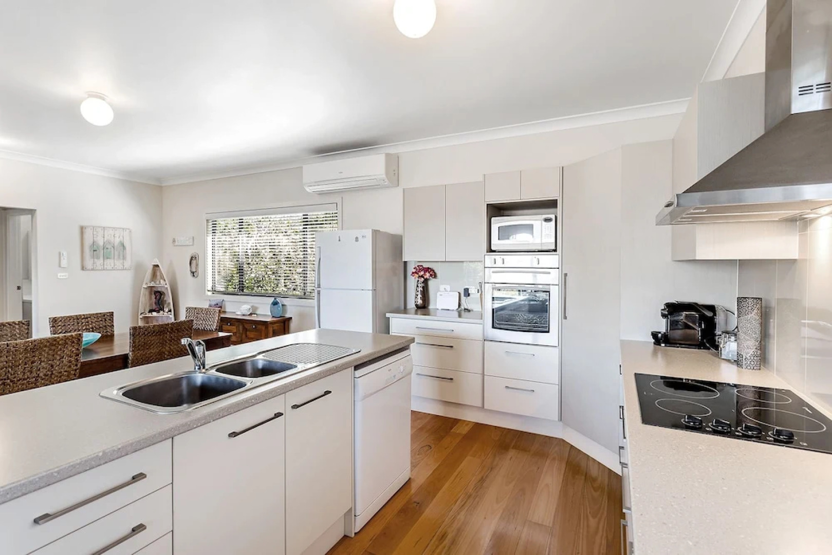 Indah Pantai, 84 Lentara Street