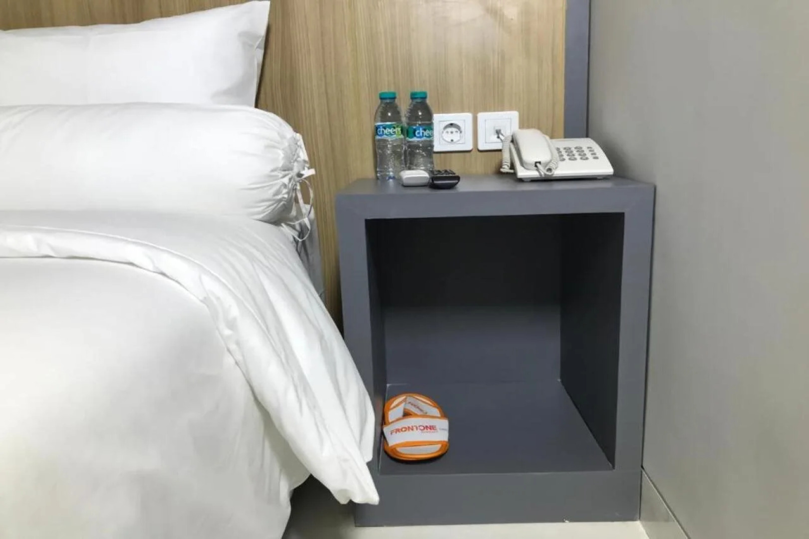 Front One Hotel Gresik