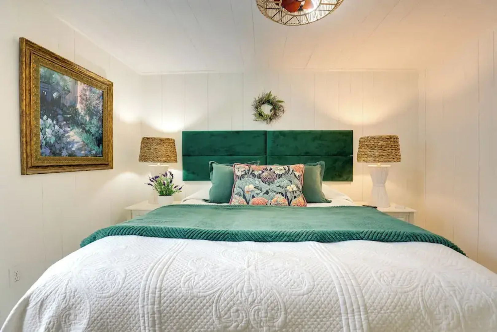 Walk to Eats: Mtn-view Hammondsport Hideaway!