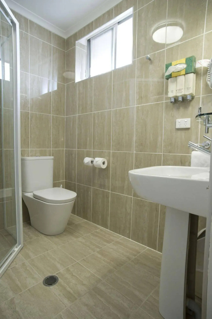 Noah's Mid City Motor Inn