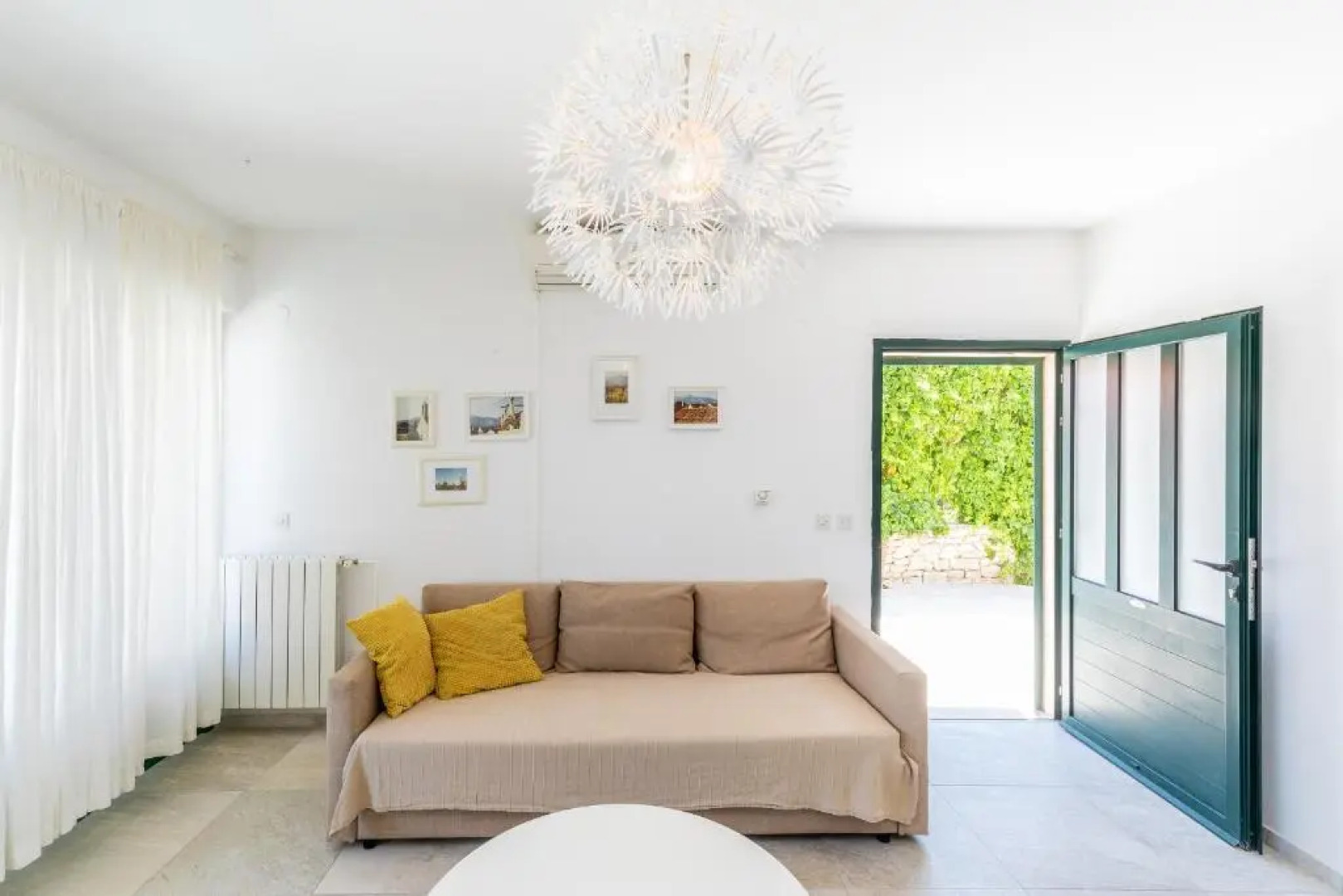 Holiday House with a pool