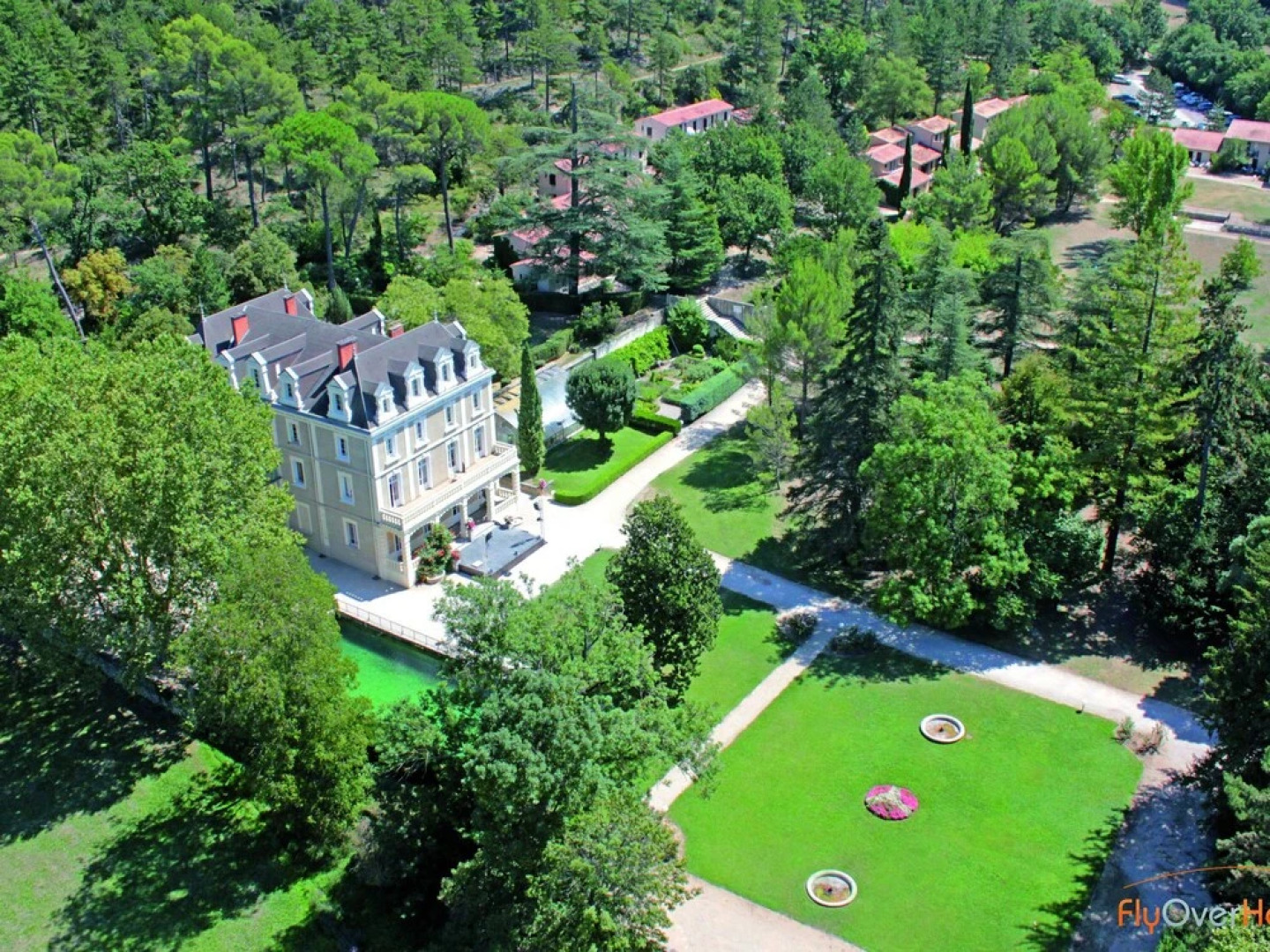 Well-kept Apartment in the Lubéron Near a spa Resort
