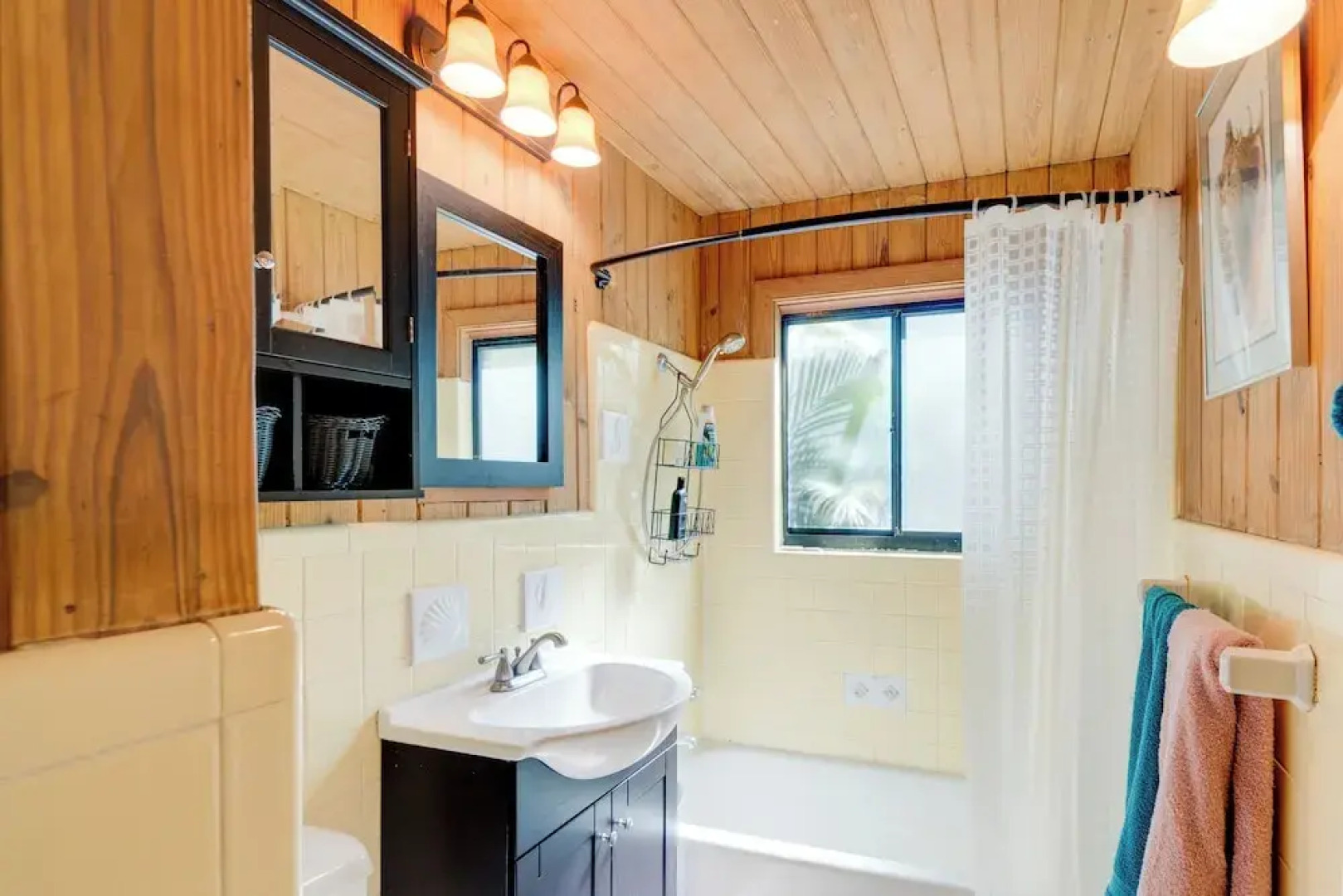 2 Mi to Riverwalk: Palmetto Gem w/ Fire Pit & BBQ