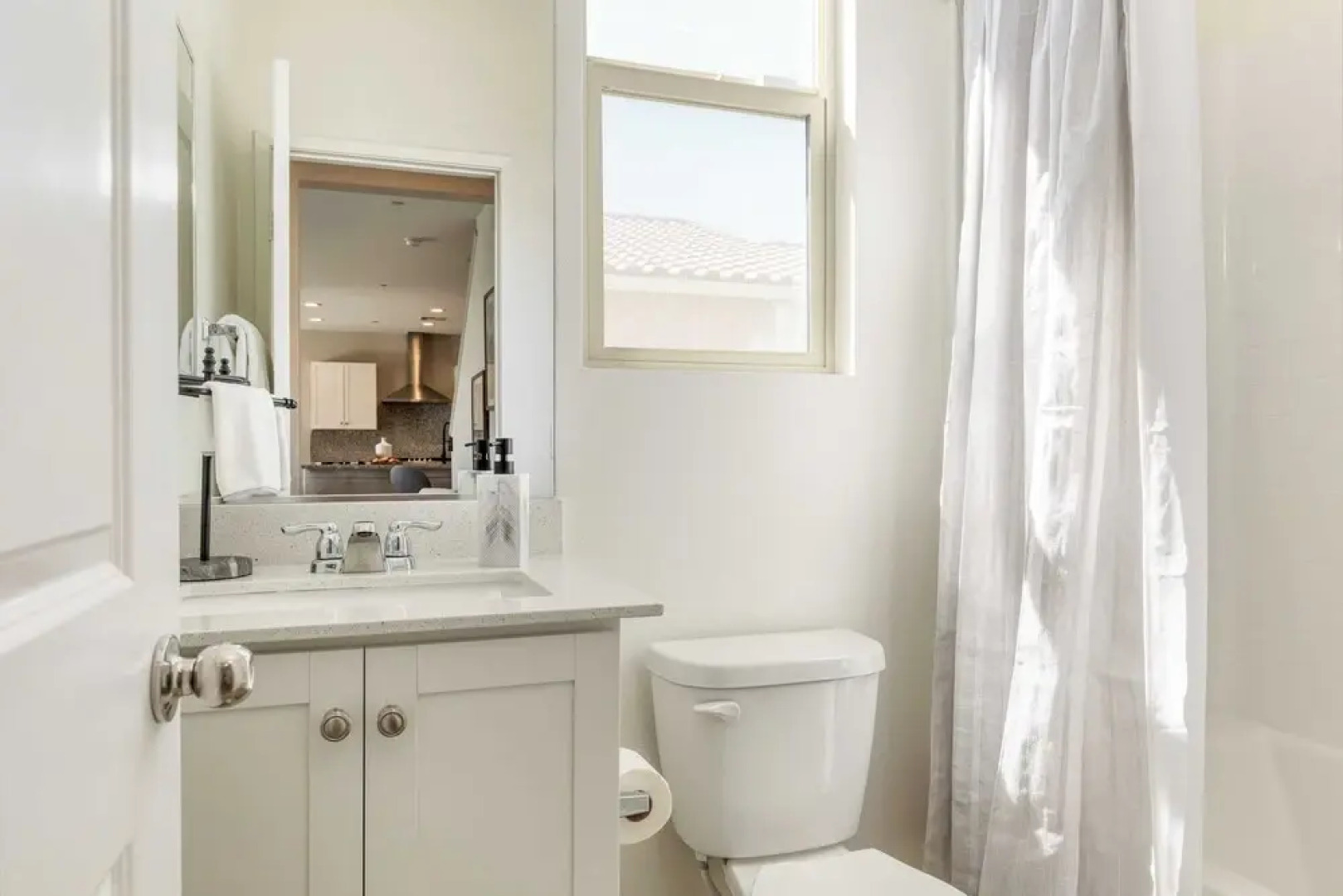 Desert Eden by Avantstay 6BR w/ Ensuite Backyard Oasis w/ Pool & Hot Tub!