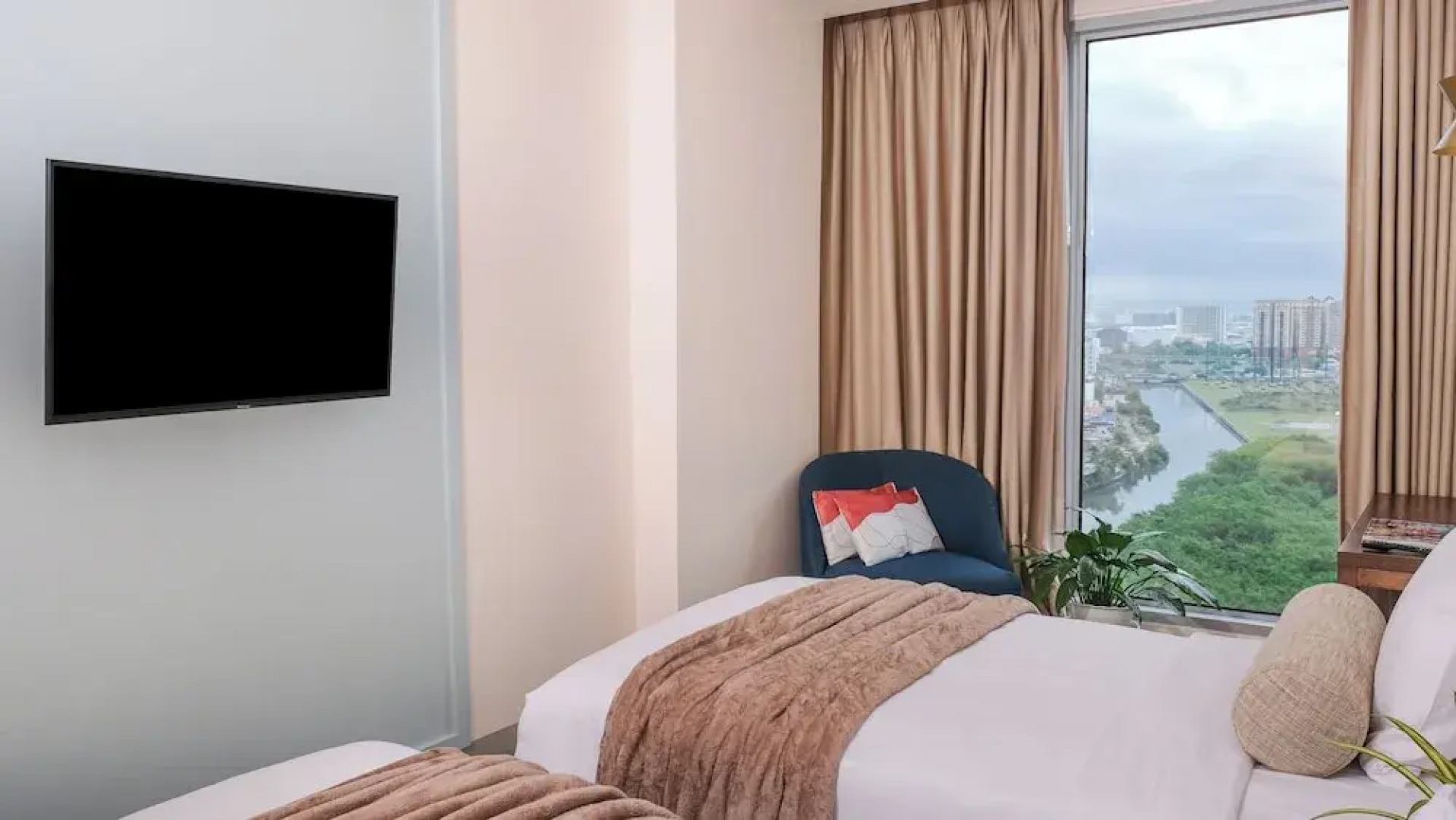 City Getaway in the Heart of Entertainment City