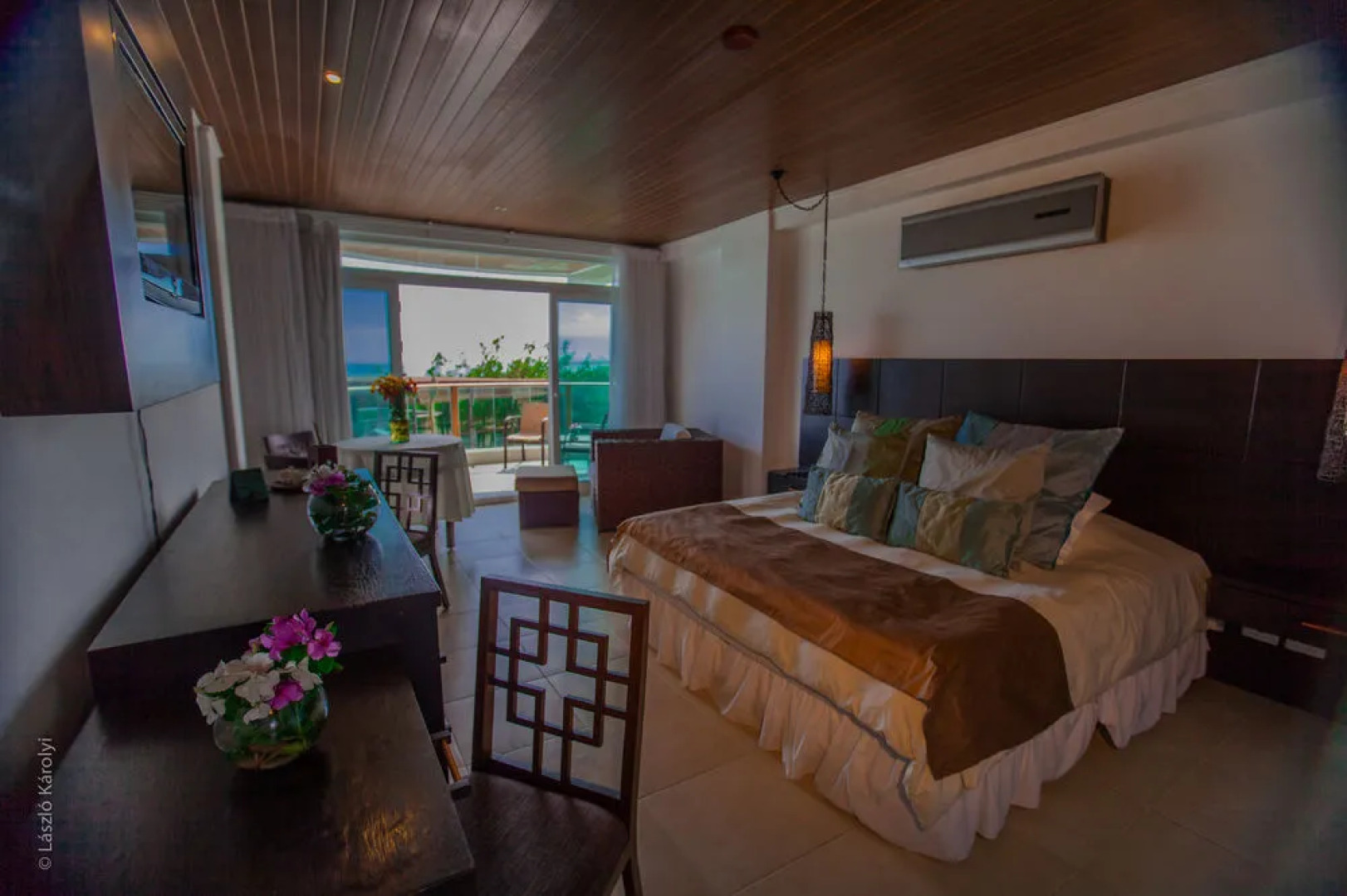 Iguana Crossing Boutique Hotel