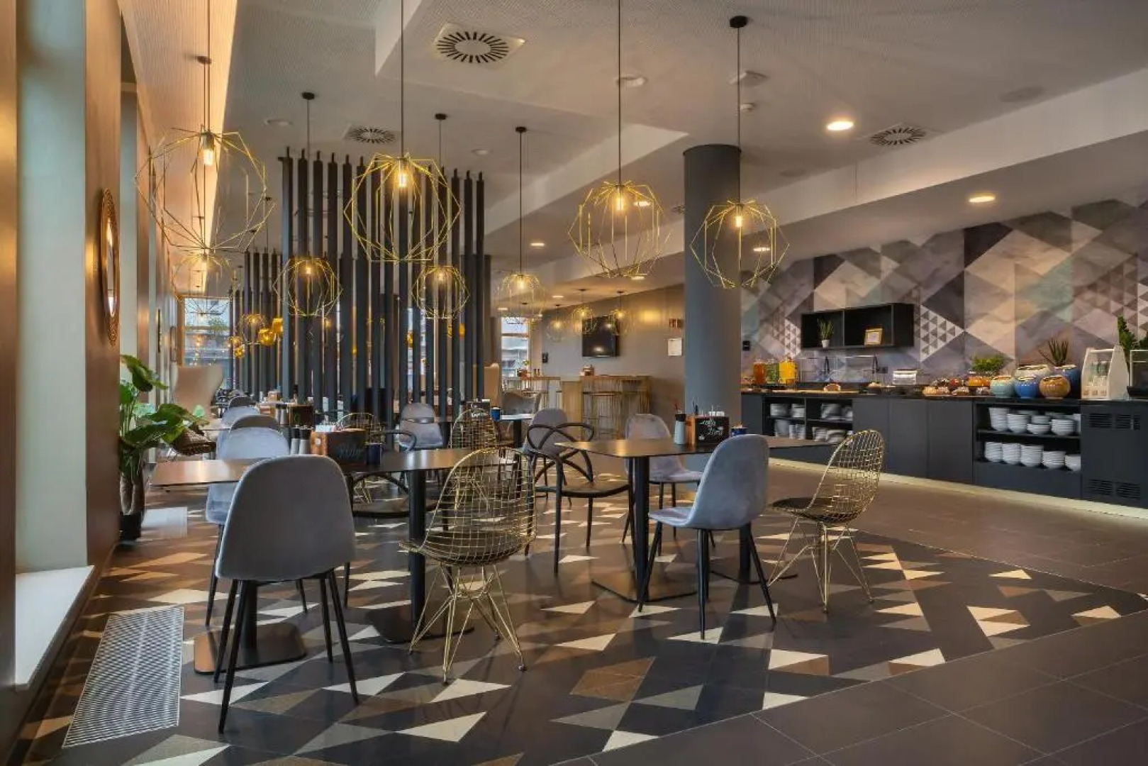 Holiday Inn - the niu, Ridge Halle Central Station by IHG