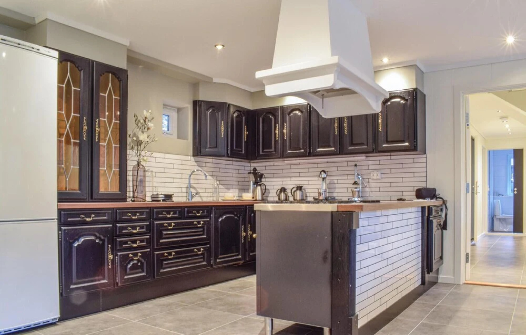 Beautiful Home in Mandal With 8 Bedrooms, Jacuzzi and Wifi