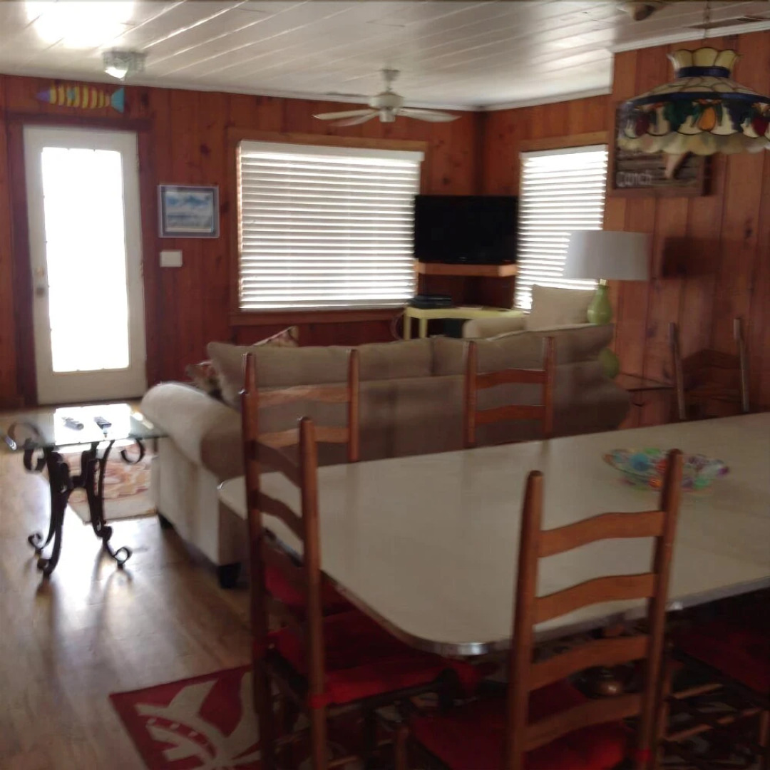 Conch Out - 4 Br home by RedAwning