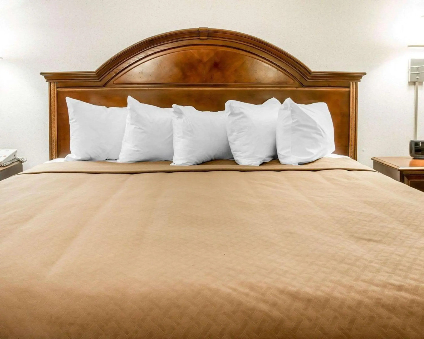 Quality Inn & Suites Mackinaw City Beachfront