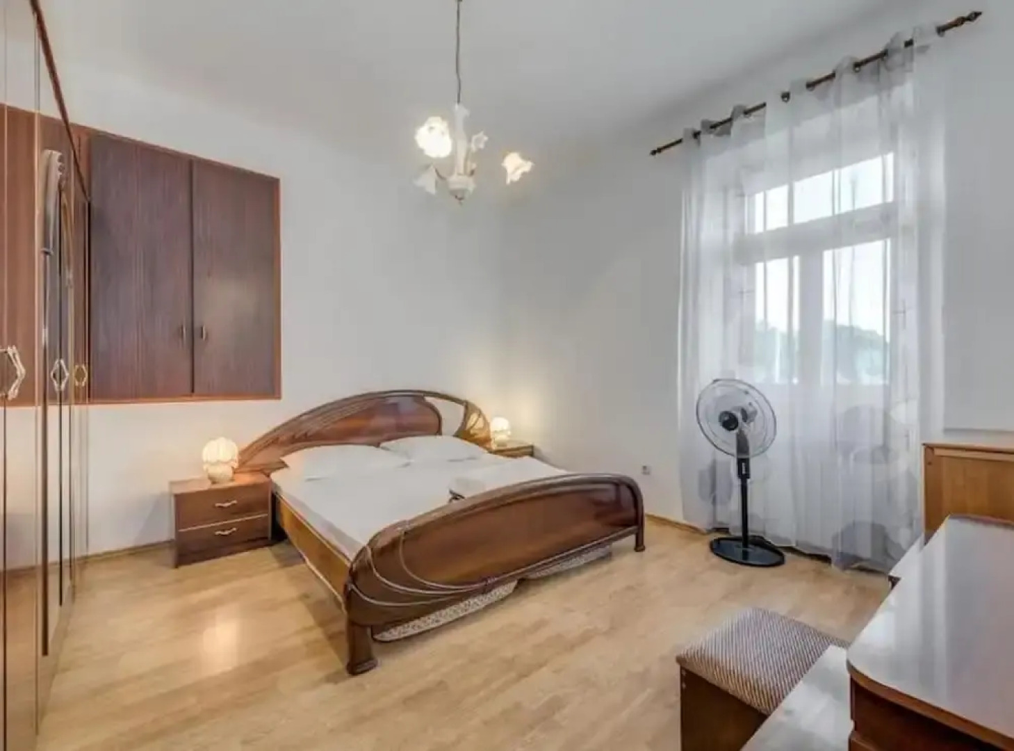 Charming Retreat Holiday Home Mravince With Pool