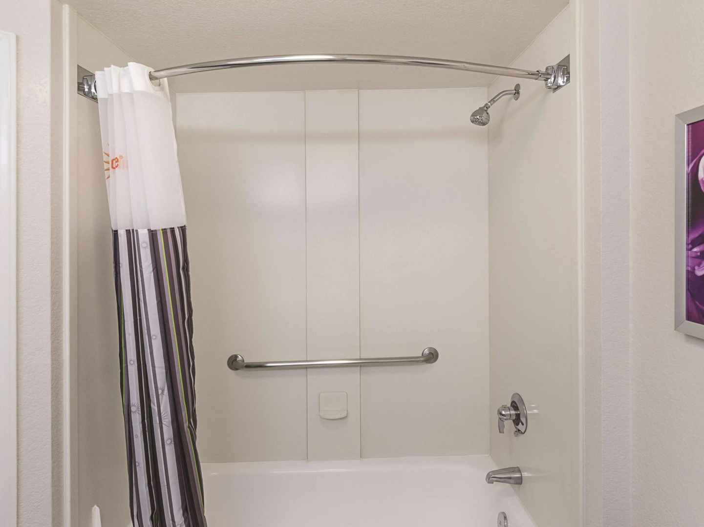 Howard Johnson by Wyndham Sacramento Downtown