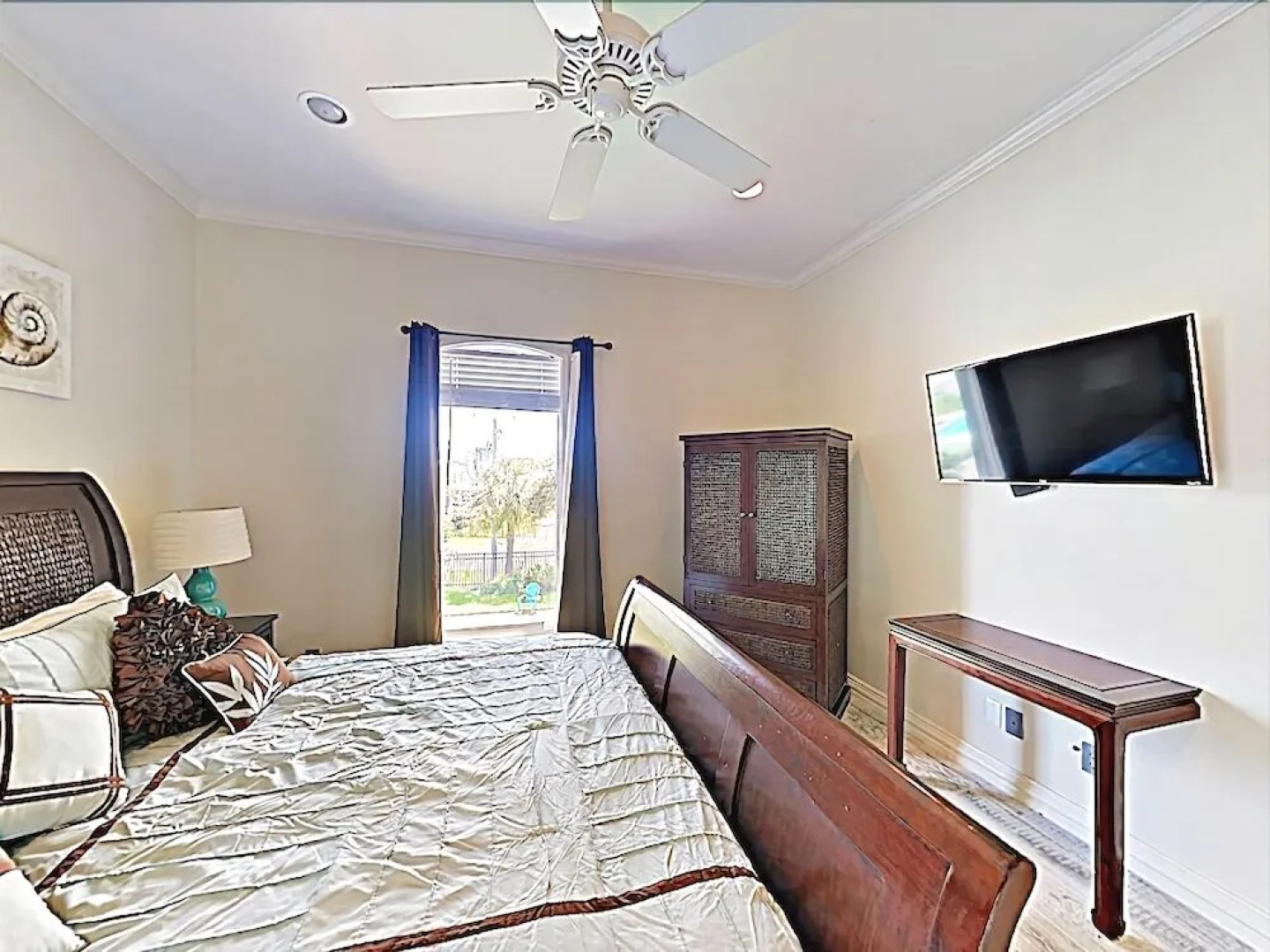 4121 West Bayside Way Home