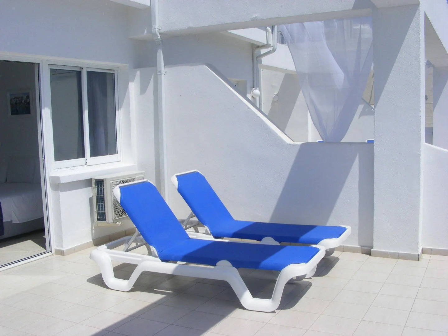 Sun Hall Beach Hotel Apts.