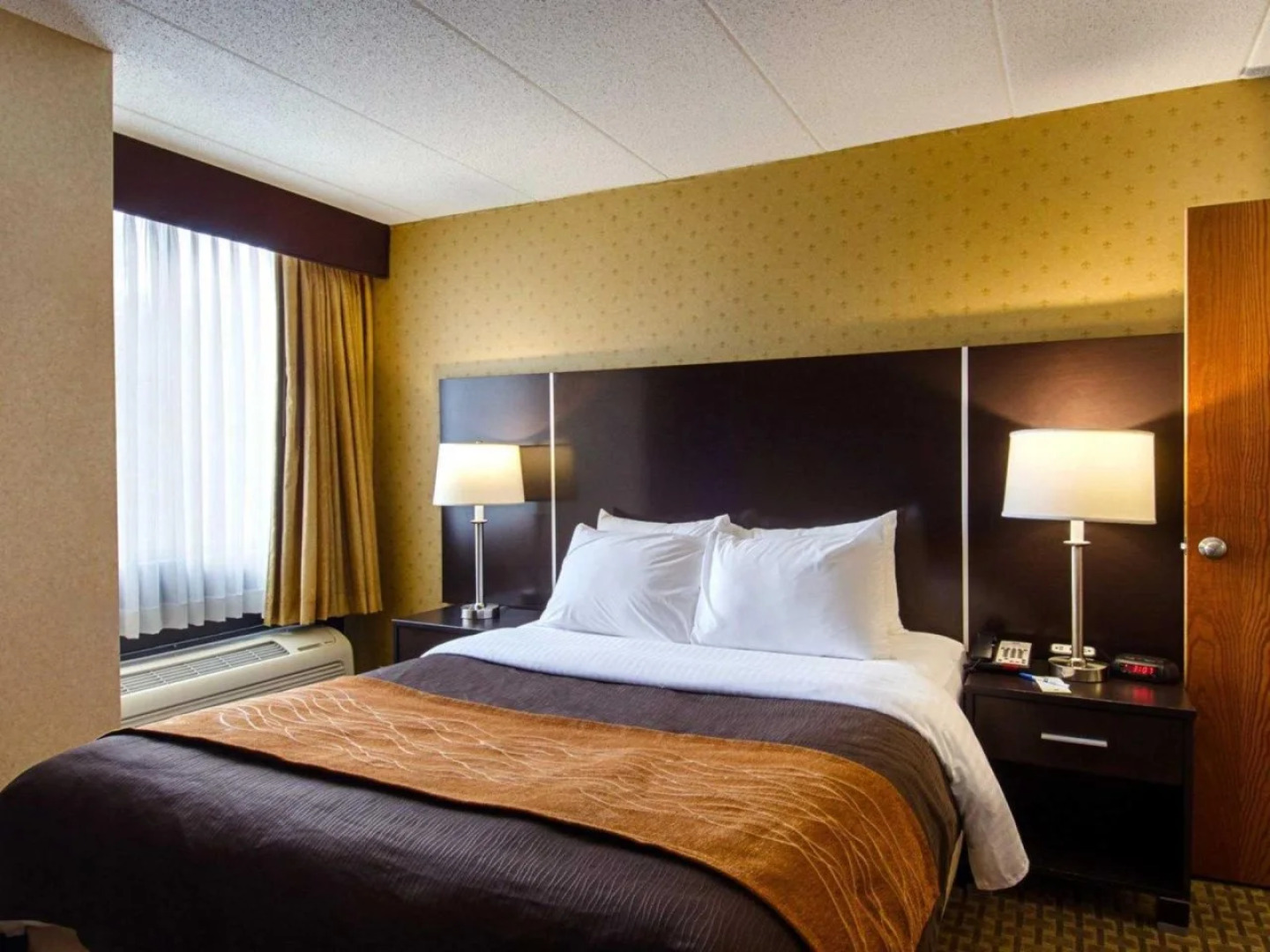 Comfort Inn & Suites Fall River