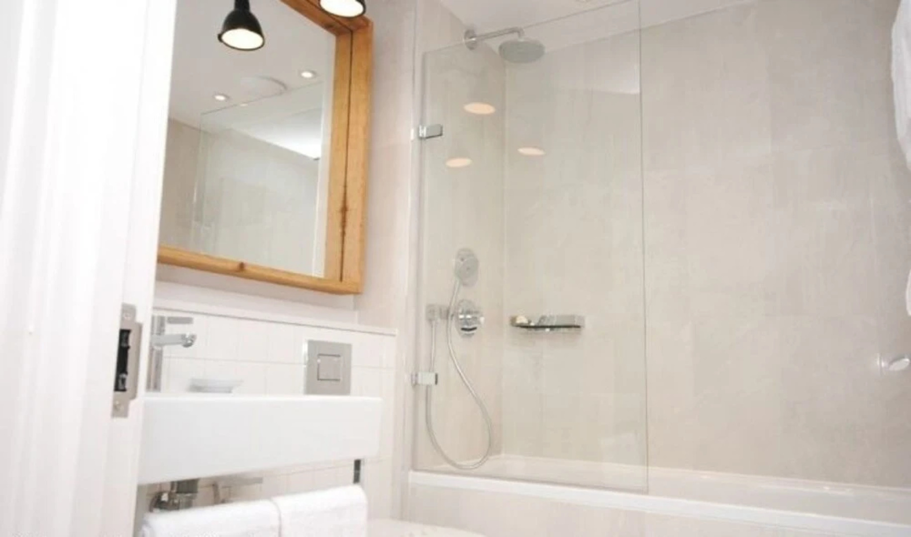 7 The Salterns, Chichester 402445