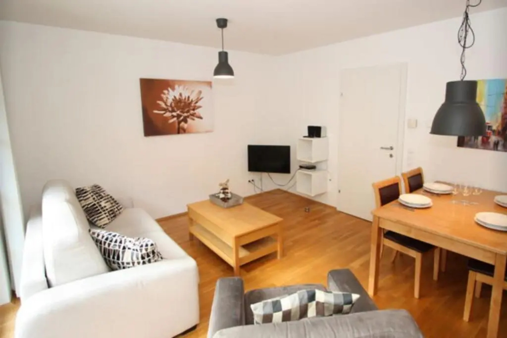 Manuela 13 by SMR Luxury Apartments