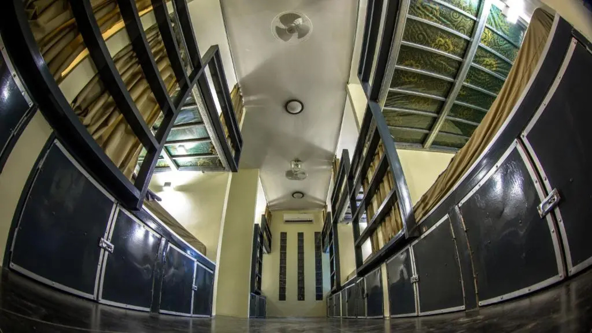 Nest Beach Club - Hostel