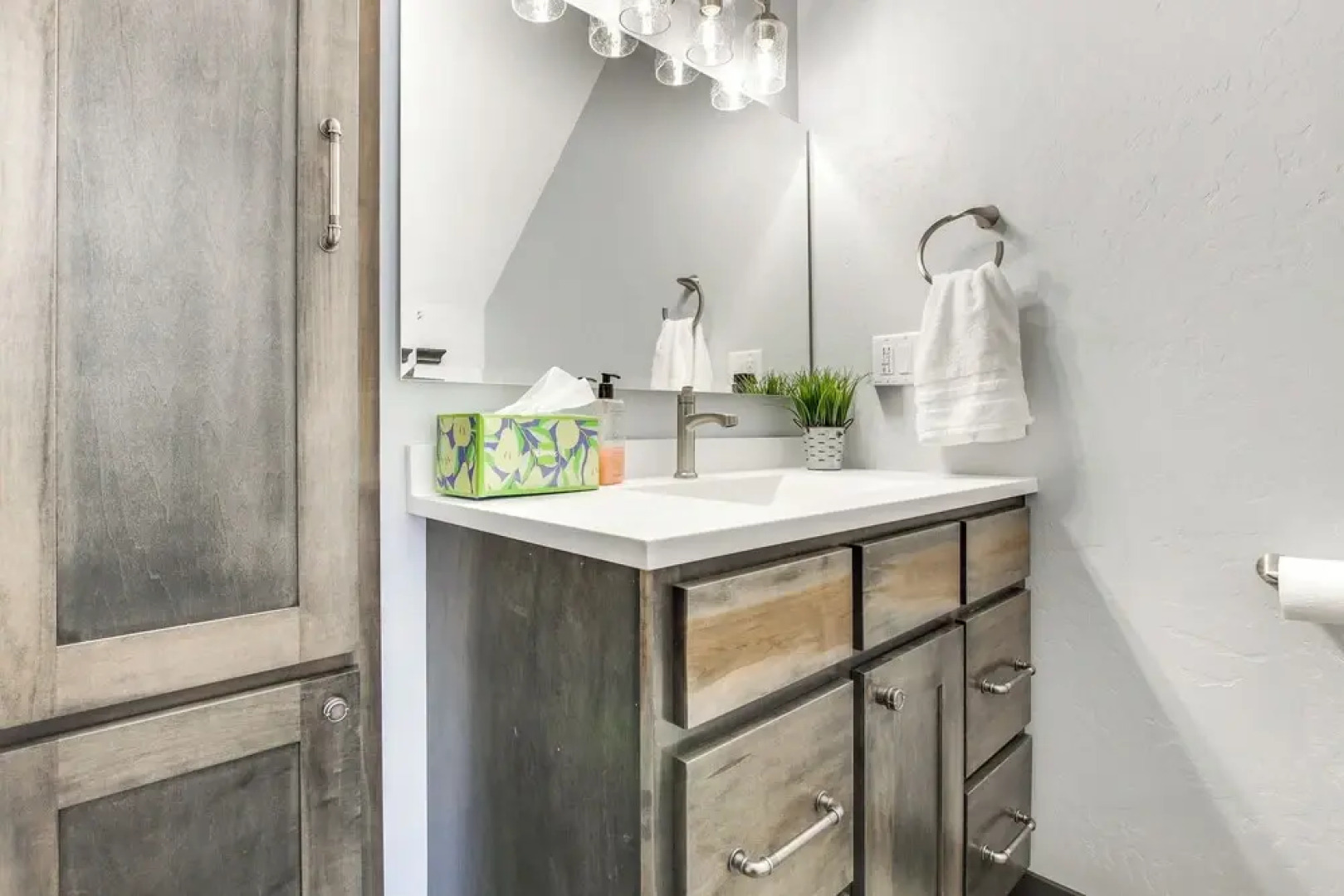 Boat Dock: Riverfront Oconto Home!