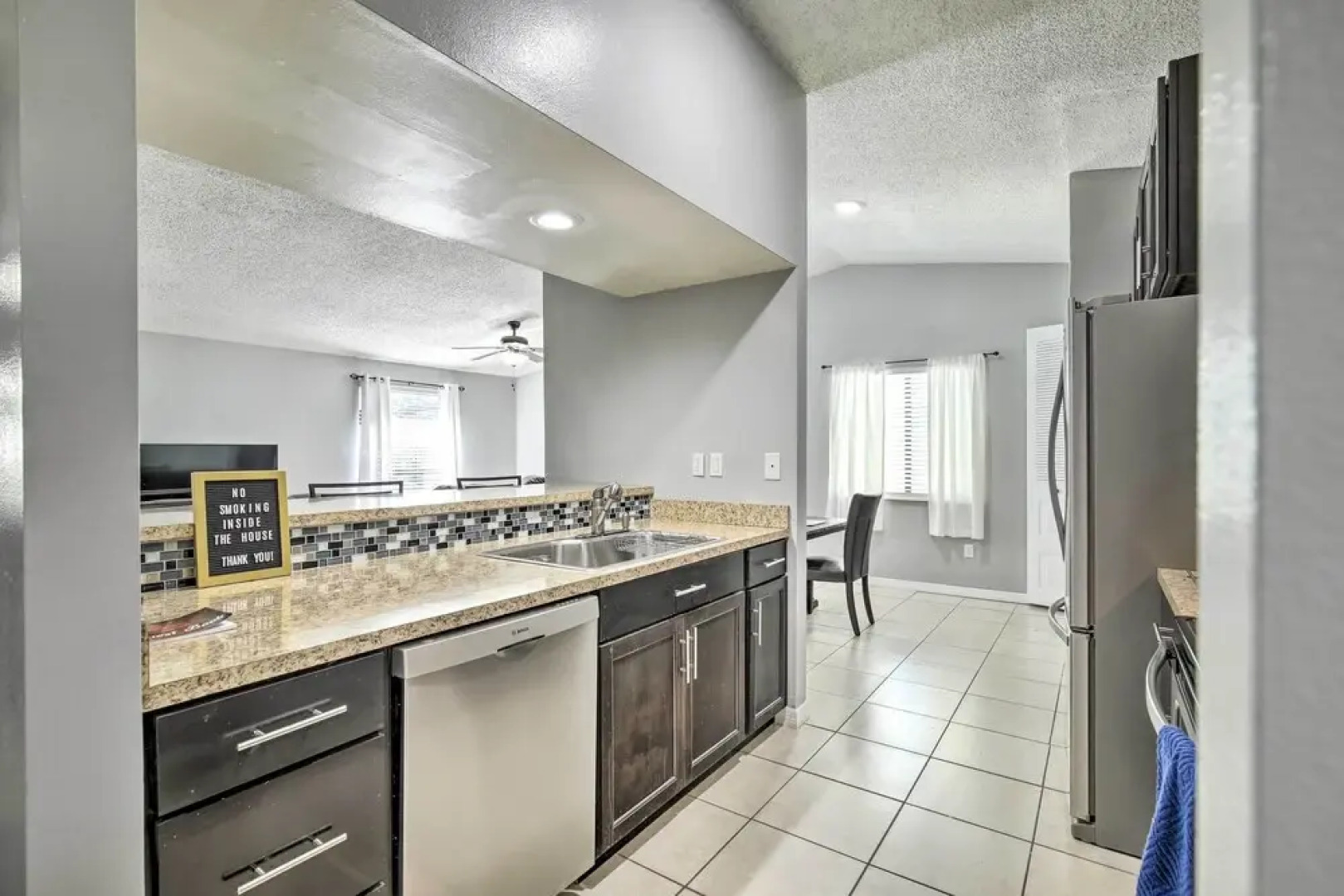 14 Mi to Dwtn Tampa Bay: Brandon Home w/ Fire Pit!