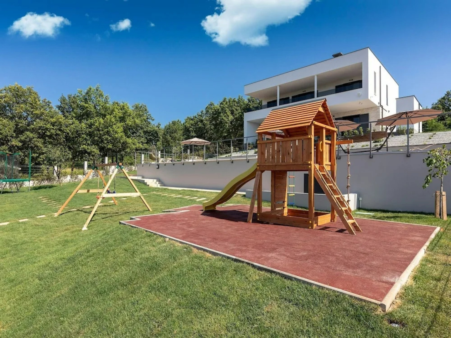 Villa With Swimming Pool, Play Area, Volleyball Court, Table Football, 8 km From Labin