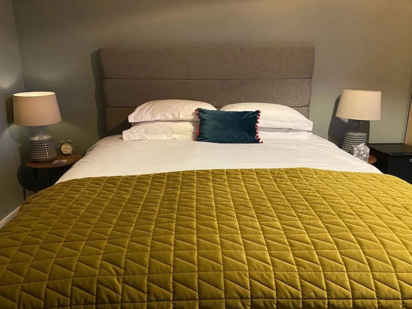 Stones Luxury B&B with hot tub and self-contained rooms