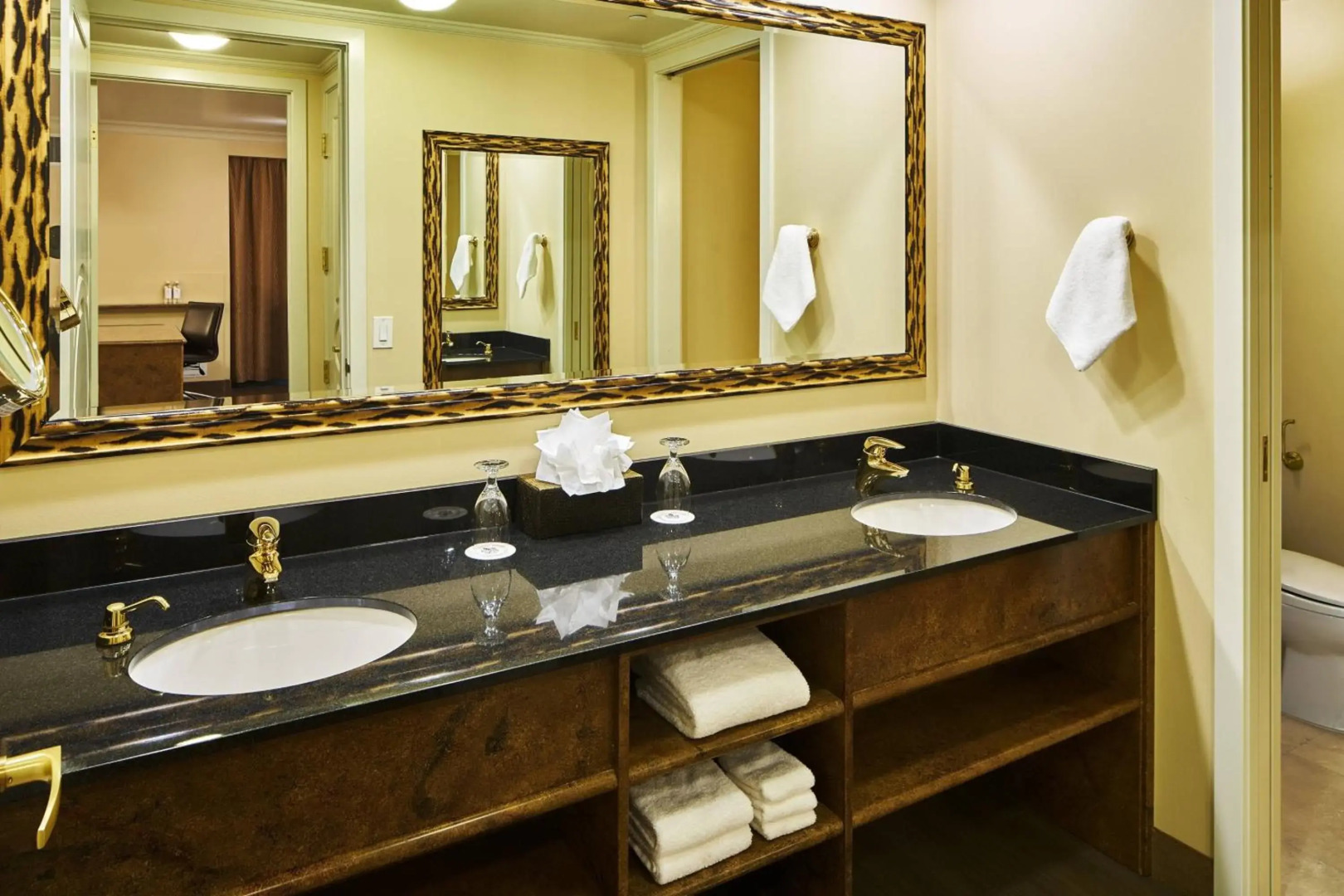 The Davenport Tower, Autograph Collection