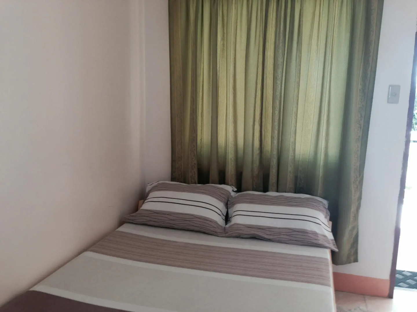 Breeze and Waves Cottages