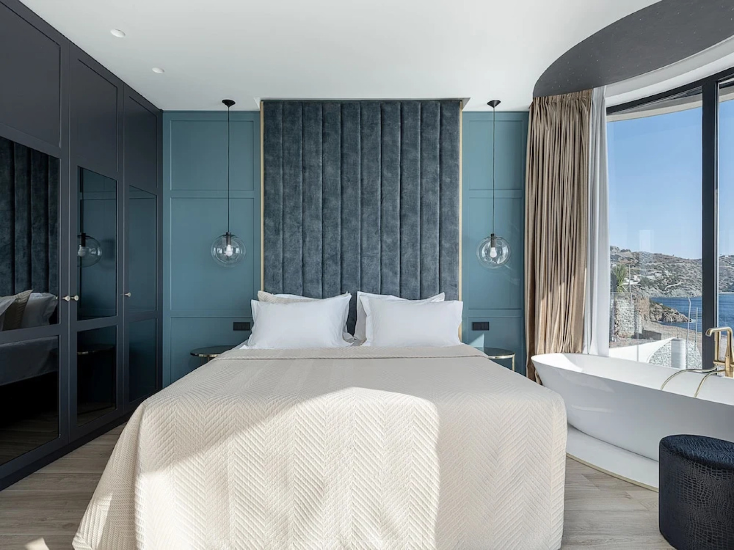 Fabulous 5 Bedroom Villa With sea Access