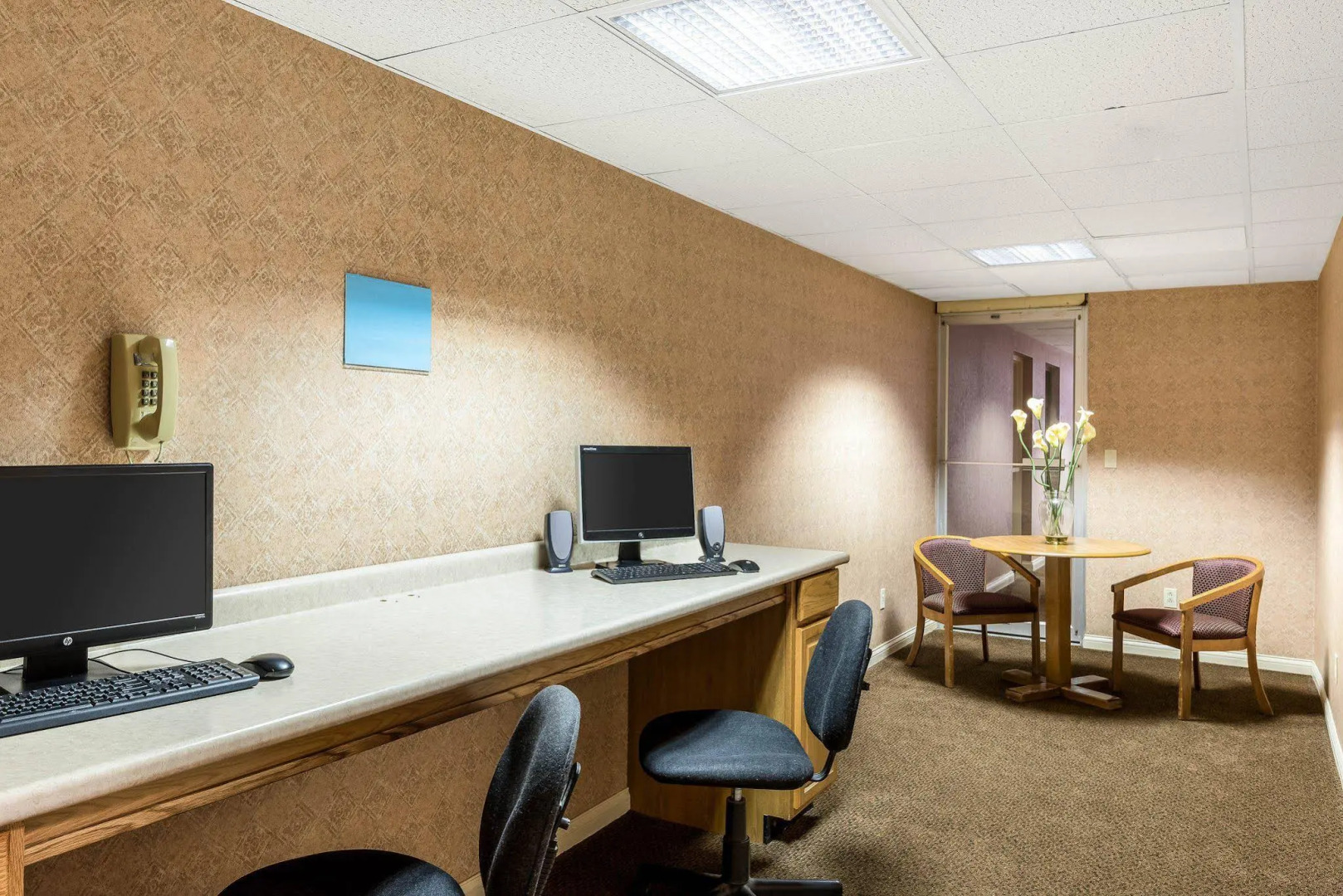 Econo Lodge Inn & Suites Triadelphia - Wheeling