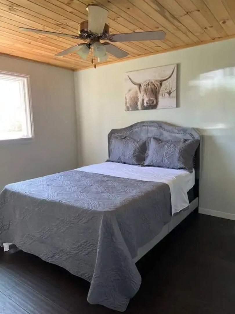 Family Friendly Cottage Walking Distance to Lions Head Beach