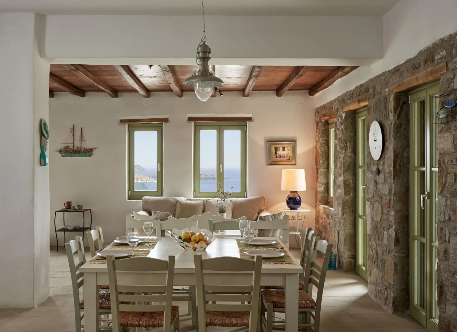 Spacious 6 bdrm Stone Villa with Pool