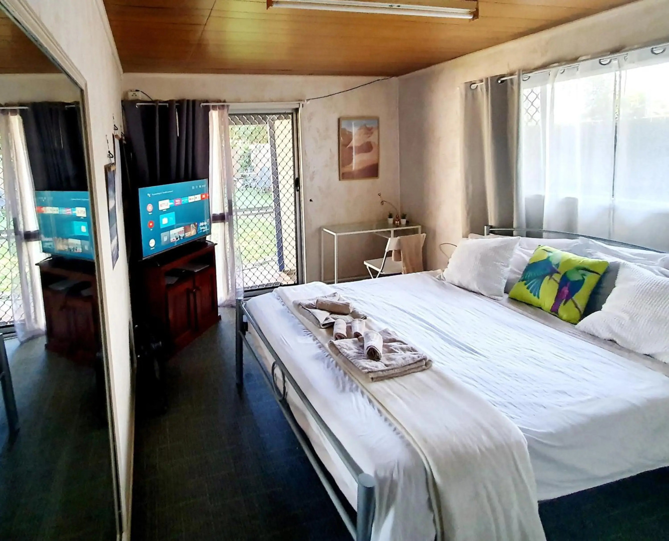 WOODY Pt - AMAZING 1970's SHARE HOUSE BY THE SEA-3 rooms available!