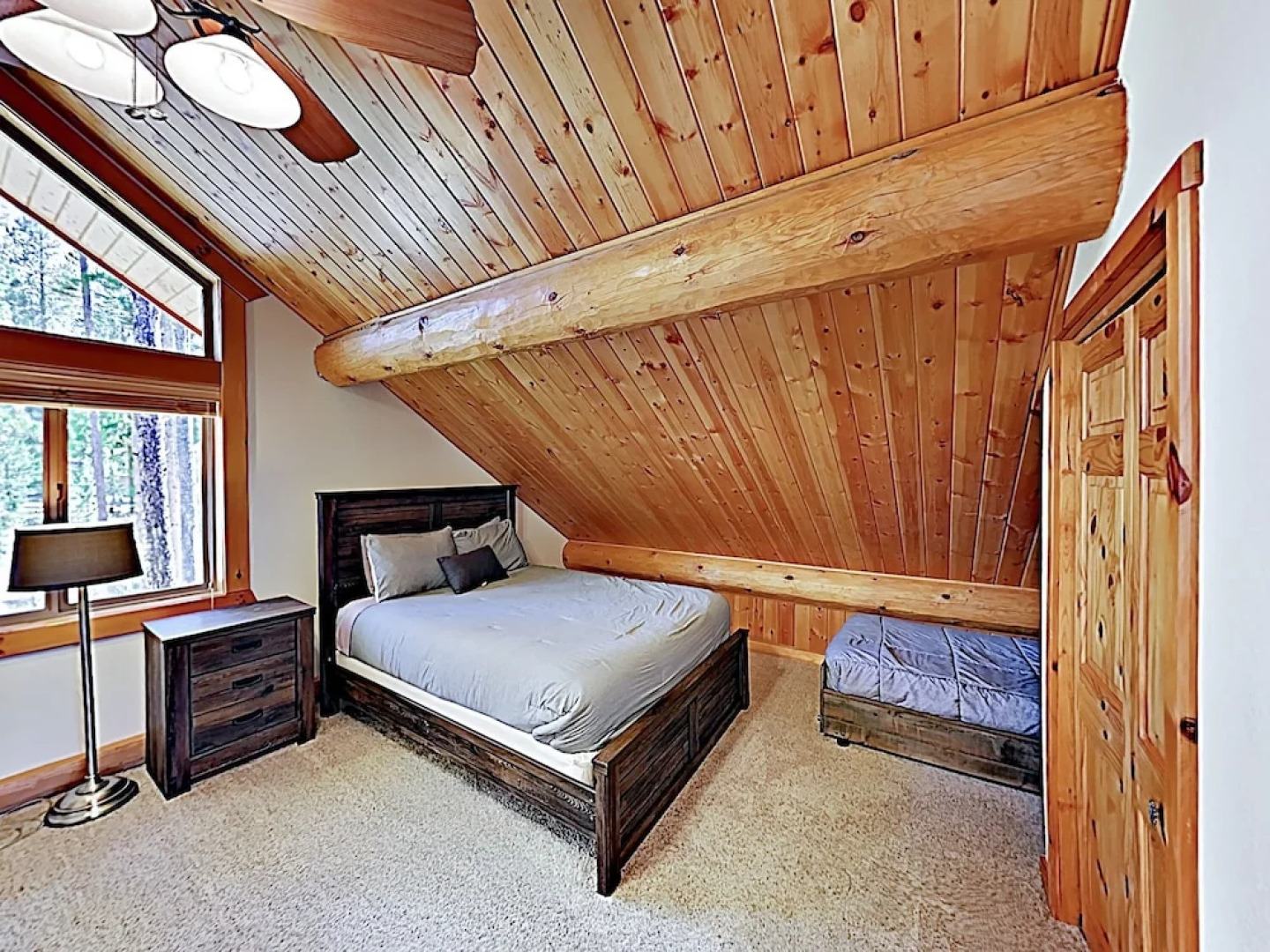 New Listing! Charming Woodland , Near Hiking 3 Bedroom Cabin