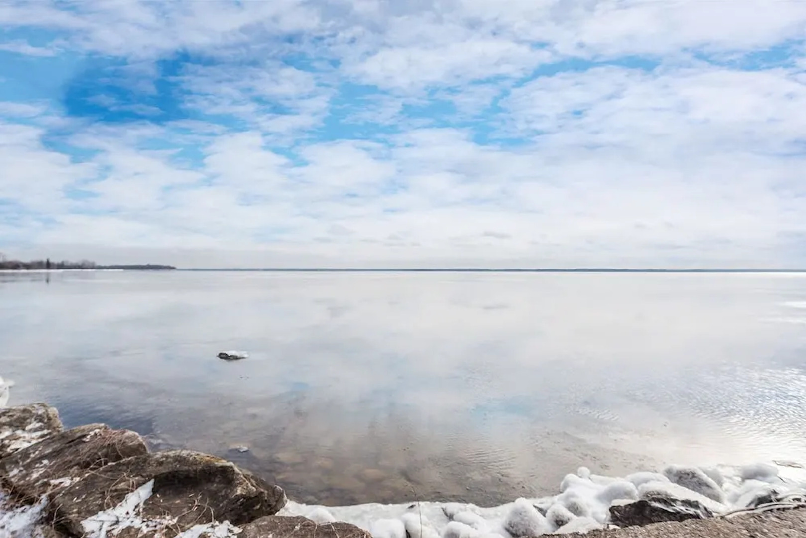 Modern Luxury Furnished, Surrounding St-Lawrence River View, Tranquil