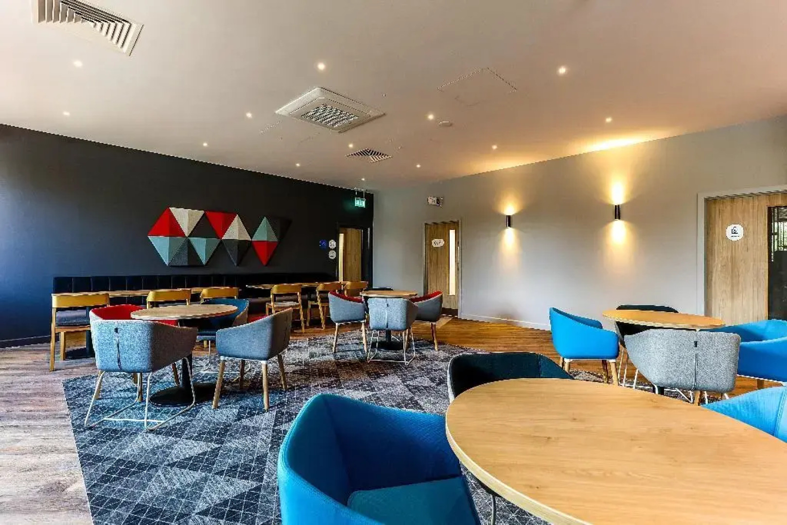 Holiday Inn Express Bicester by IHG